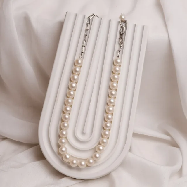 Luminescent Pearl Chain Necklace
