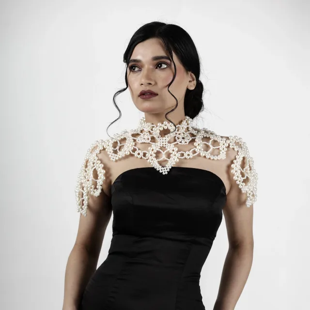 Intricate Lattice Pearl Shoulder Adornment